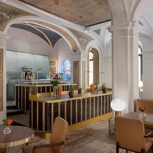 Отель Maison Piazza Di Spagna Esperienze, Рим
