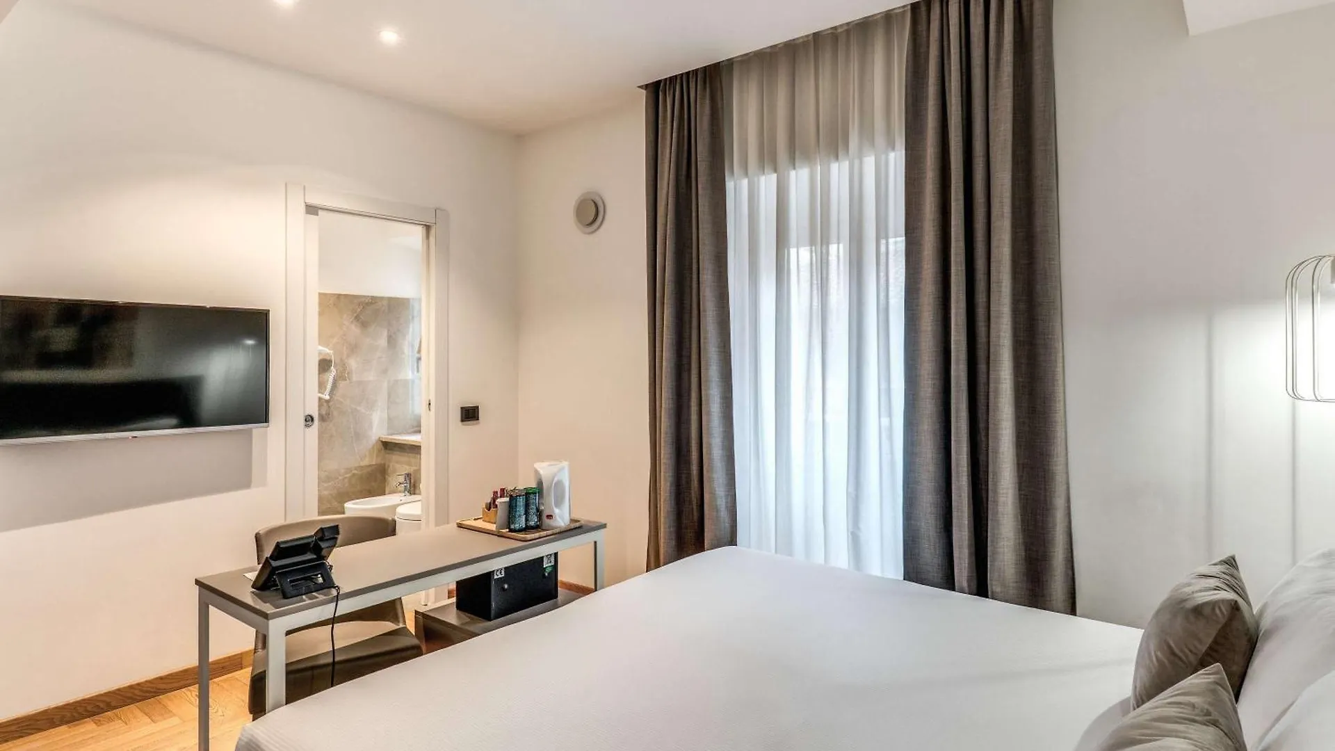 Mercure Roma Centro Termini 4*,  İtalya